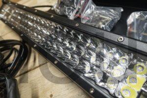 Barre de phares a LED 324W 12V24V Barre de phares à LED 324W 12V24V