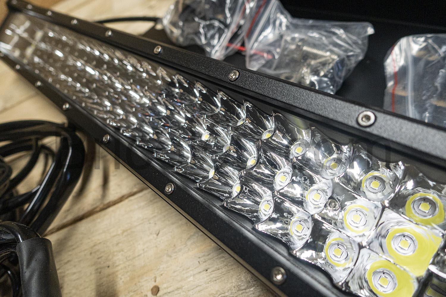 Barre de phares a LED 324W 12V24V Barre de phares à LED 324W 12V24V