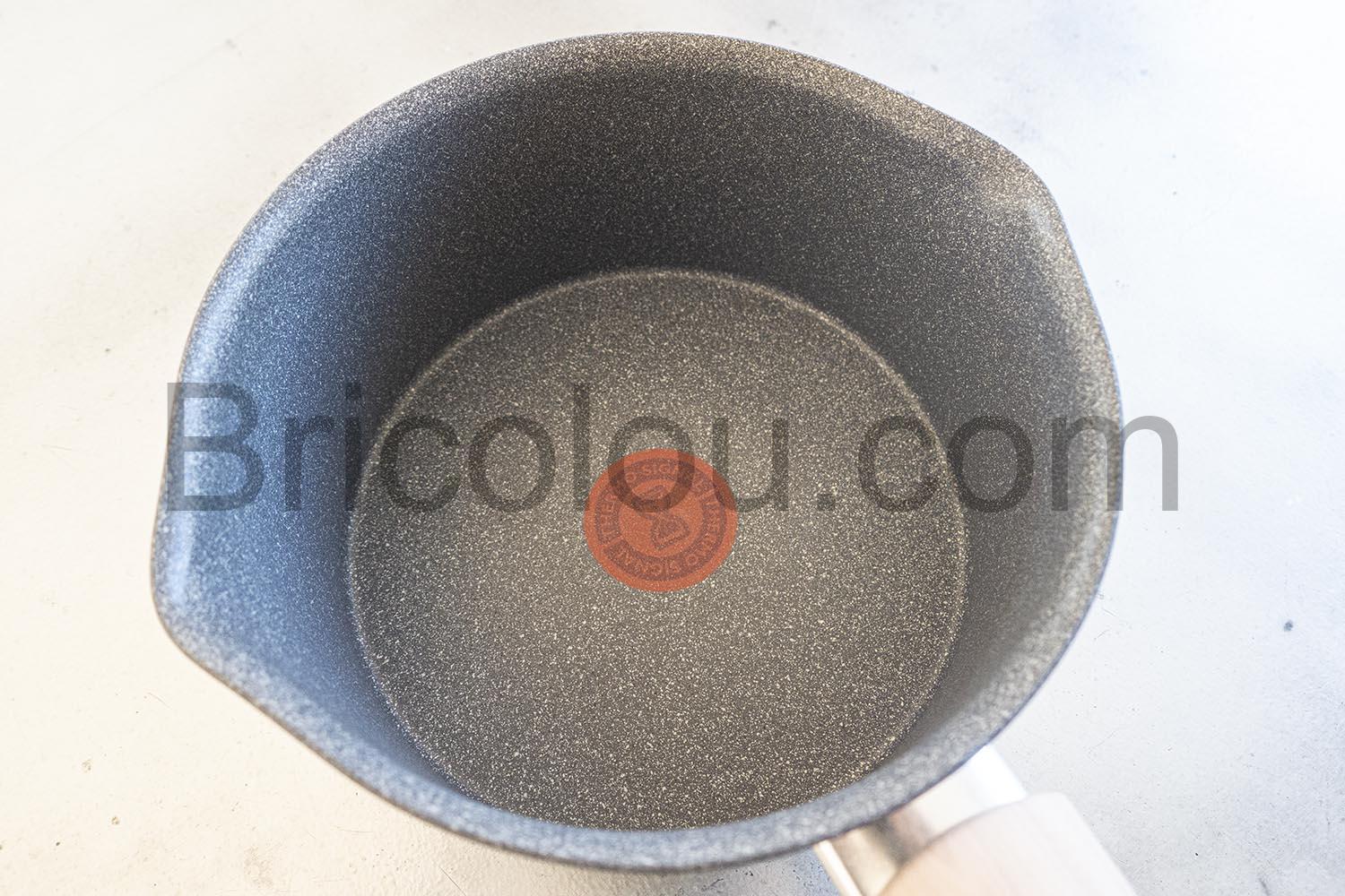 Tefal casserole mouchetee Natural force bec verseur 18cm Tefal casserole mouchetée Natural force bec verseur 18cm