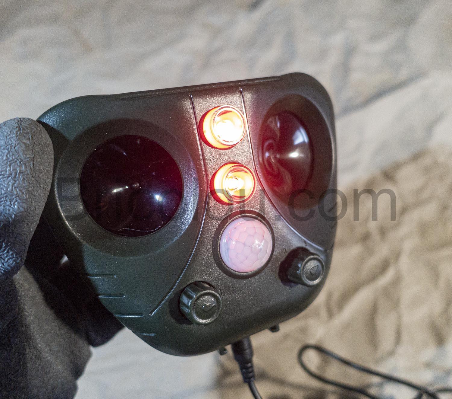 WARDBES Repulsif Epouvantail effaroucheur Chat Chien rat souris oiseaux ultrason LED solaire WARDBES Répulsif Epouvantail effaroucheur Chat Chien rat souris oiseaux ultrason LED solaire