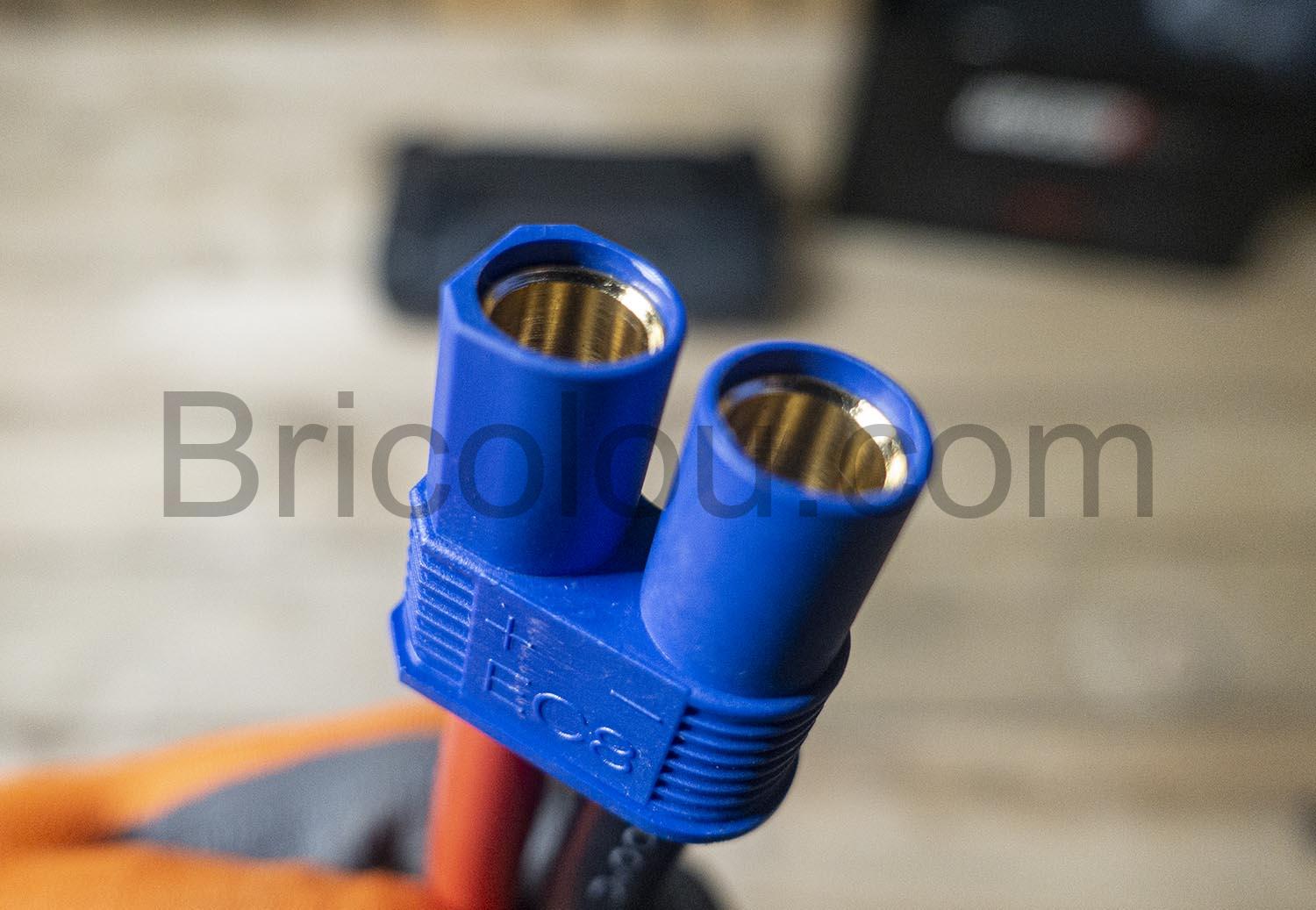 LOKITHOR Demarreur Booster Batterie Voiture Gonfleur Compresseur 12V Lampe LED LOKITHOR Démarreur Booster Batterie Voiture Gonfleur Compresseur 12V Lampe LED