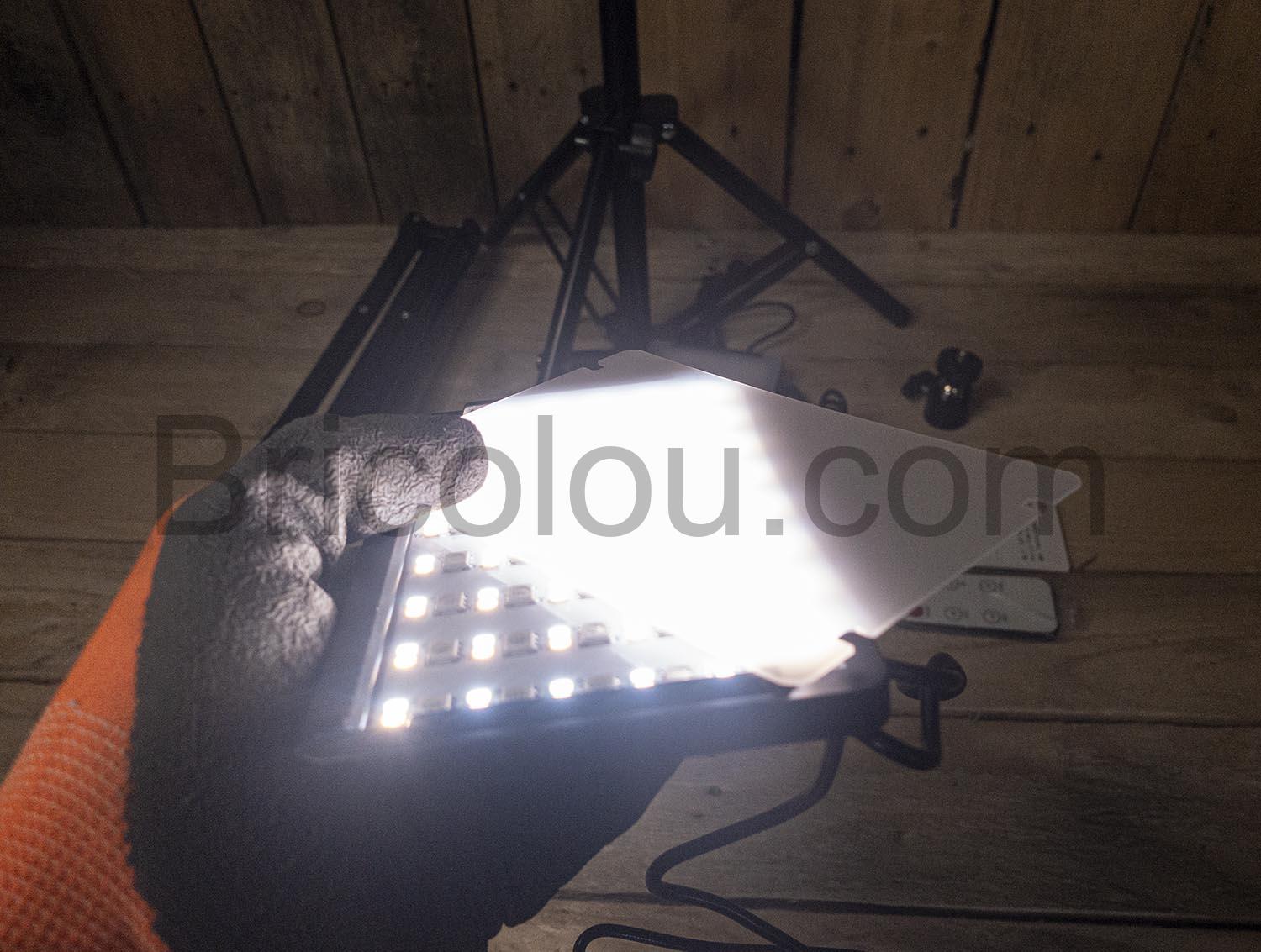 AiknowFoto Lampe Video LED RVBWA Eclairage Lumiere USB Telecommande Trepied AiknowFoto Lampe Vidéo LED RVBWA Éclairage Lumière USB Télécommande Trépied