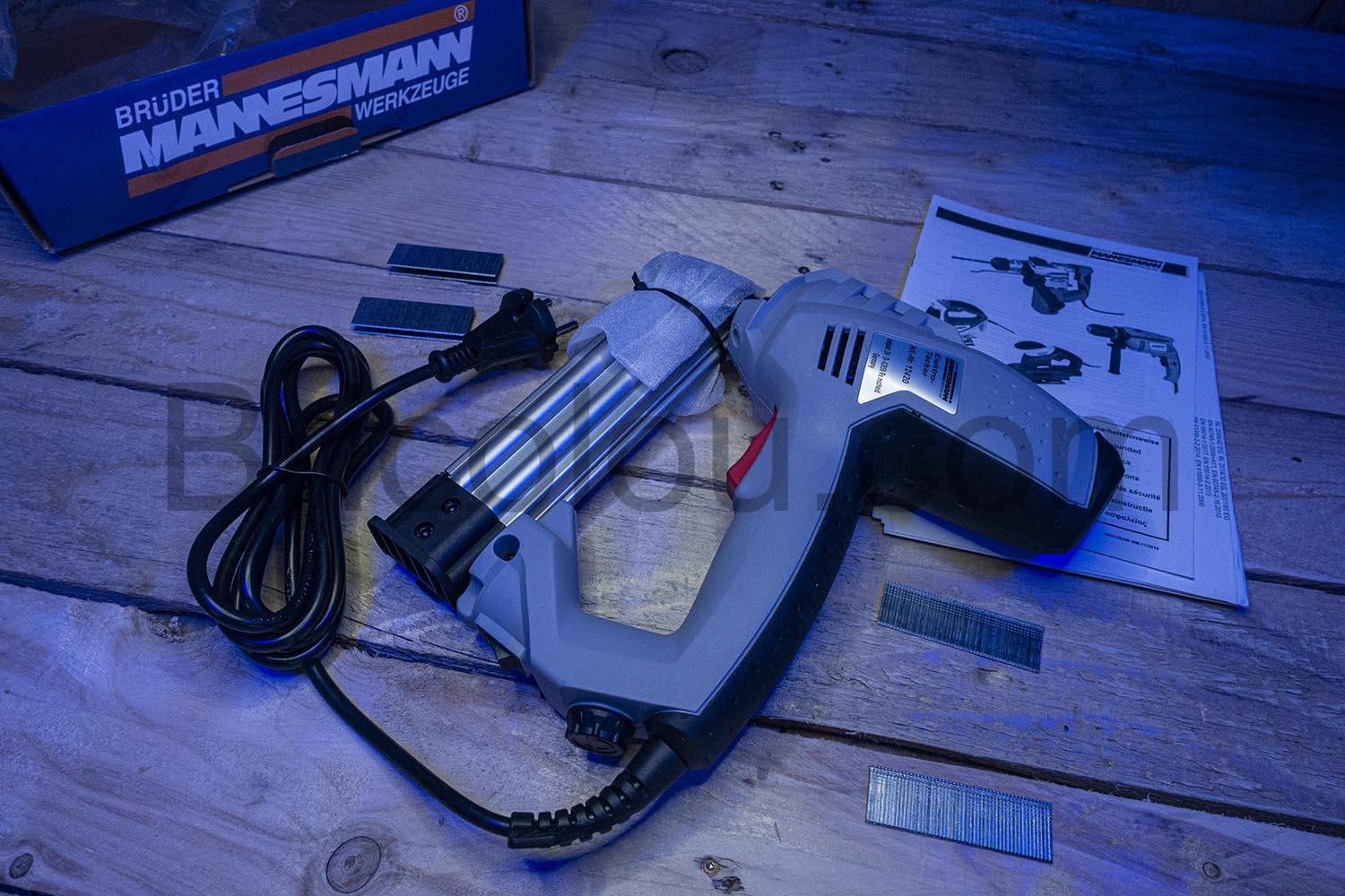 Bruder Mannesmann Agrafeuse cloueuse electrique M12420 contenu Brüder Mannesmann Agrafeuse-cloueuse électrique M12420 contenu