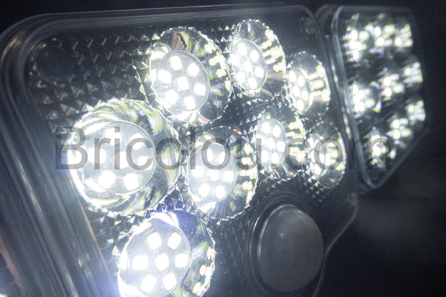 CRRXIN Lumiere exterieure lampes 138 LED orientable detecteur panneau solaire CRRXIN Lumière extérieure lampes 138 LED orientable détecteur panneau solaire