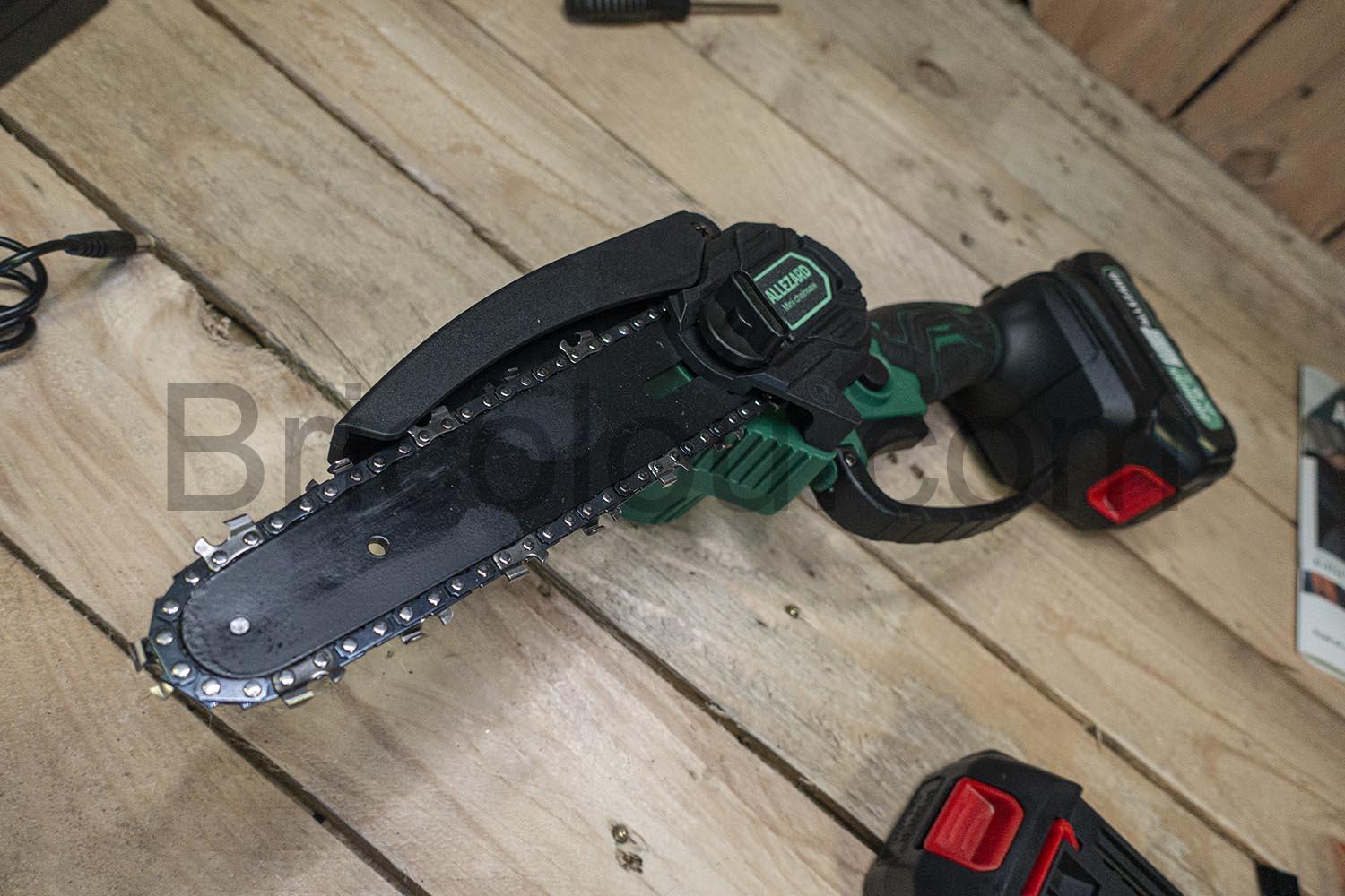 Mini Tronconneuse Elagueur Electrique sans fil Chargeur Batterie Mini Tronçonneuse Elagueur Electrique sans fil Chargeur Batterie