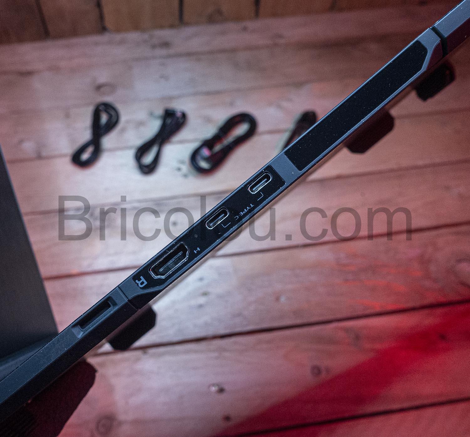 TeamGee Moniteur pour Ordinateur Portable 13.3 ecran IPS FHD HDMI USB A Type C TeamGee Moniteur pour Ordinateur Portable 13.3” écran IPS FHD HDMI USB-A Type-C