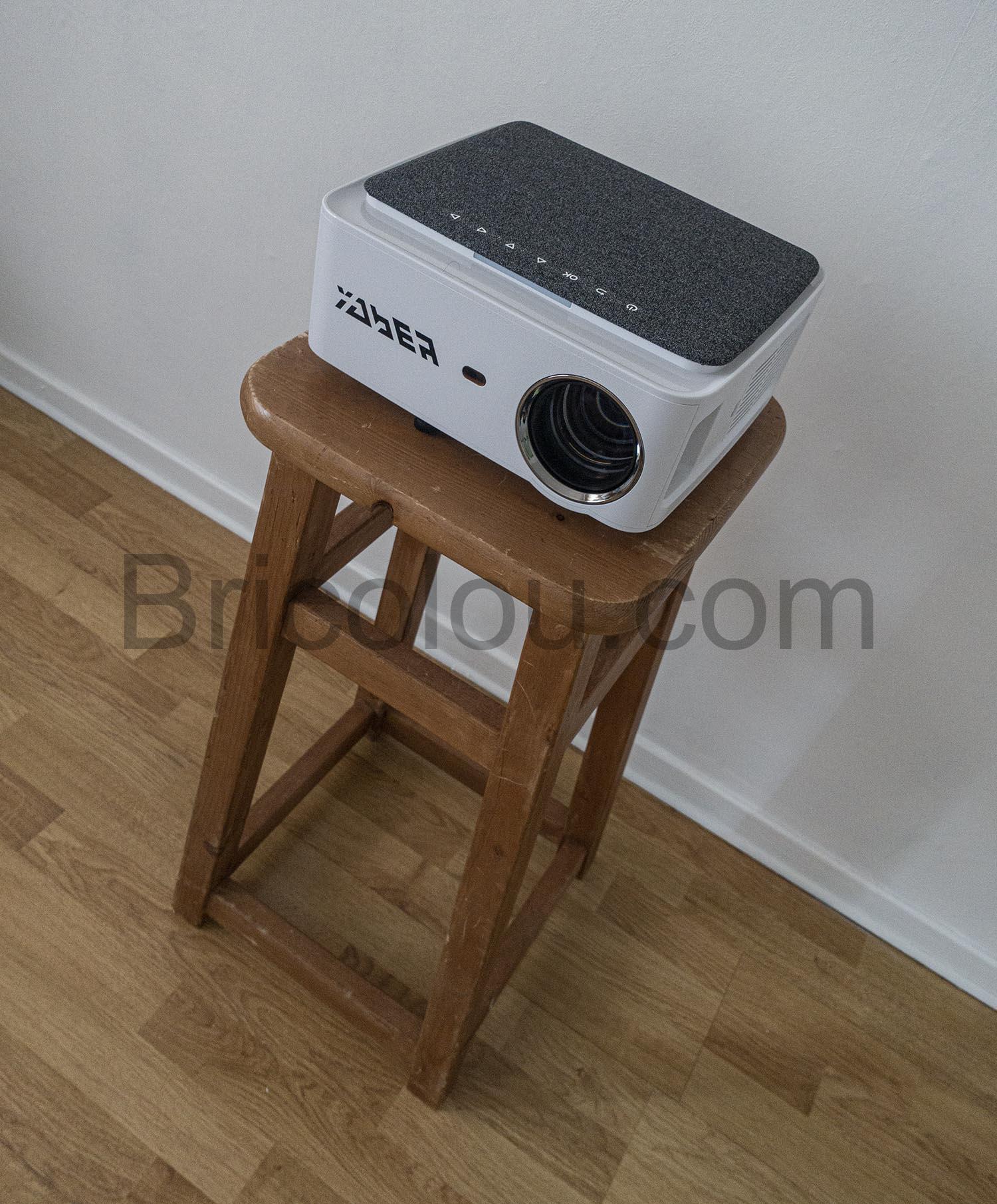 Yaber V6 Videoprojecteur WiFi Bluetooth Full HD 1080P 9000 Lumens Projecteur Portable Yaber V6 Vidéoprojecteur WiFi Bluetooth Full HD 1080P 9000 Lumens Projecteur Portable