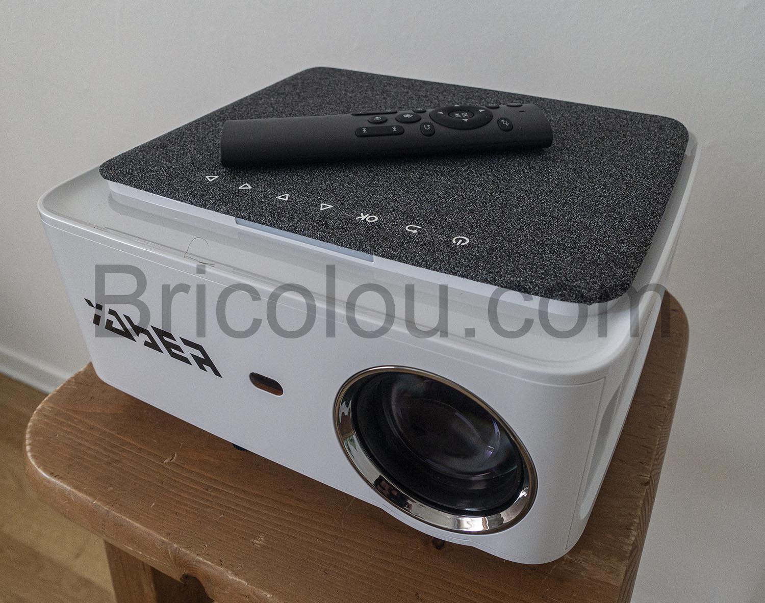 Yaber V6 Videoprojecteur WiFi Bluetooth Full HD 1080P 9000 Lumens Projecteur Video Yaber V6 Vidéoprojecteur WiFi Bluetooth Full HD 1080P 9000 Lumens Projecteur Vidéo