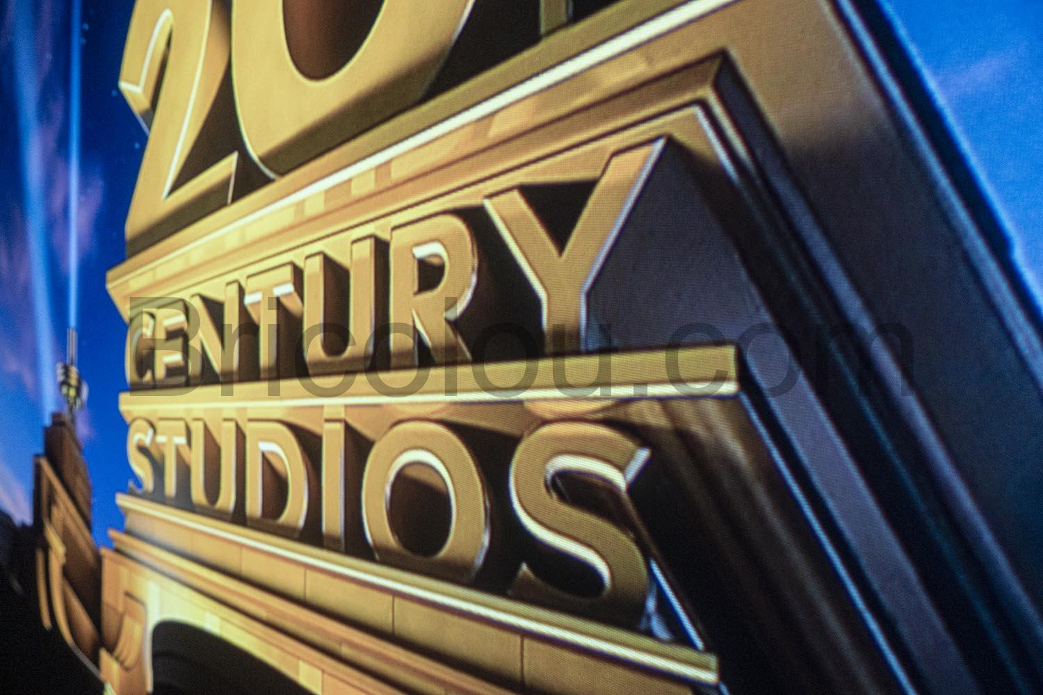 Yaber V6 Videoprojecteur WiFi Bluetooth Full HD 9000 Lumens Projecteur Video Portable Yaber V6 Vidéoprojecteur WiFi Bluetooth Full HD 9000 Lumens Projecteur Vidéo Portable