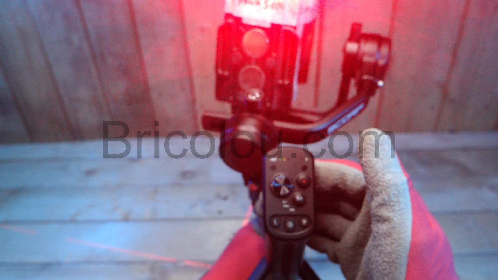 FeiyuTech SCORP C Stabilisateur Gimbal 3 Axes pour video Camera DSLR stabilisation.00 09 32 17.Still023 FeiyuTech SCORP-C Stabilisateur Gimbal 3 Axes pour vidéo Caméra DSLR stabilisation.00_09_32_17.Still023