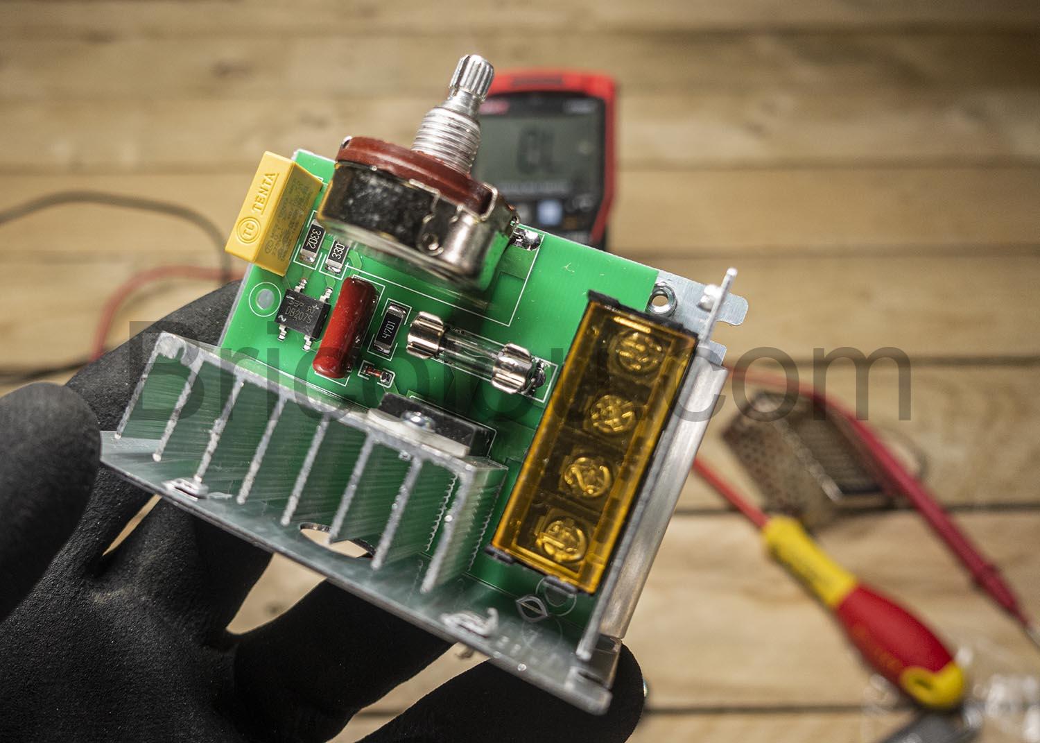 Batterie économe en énergie testeur de tension de résistance