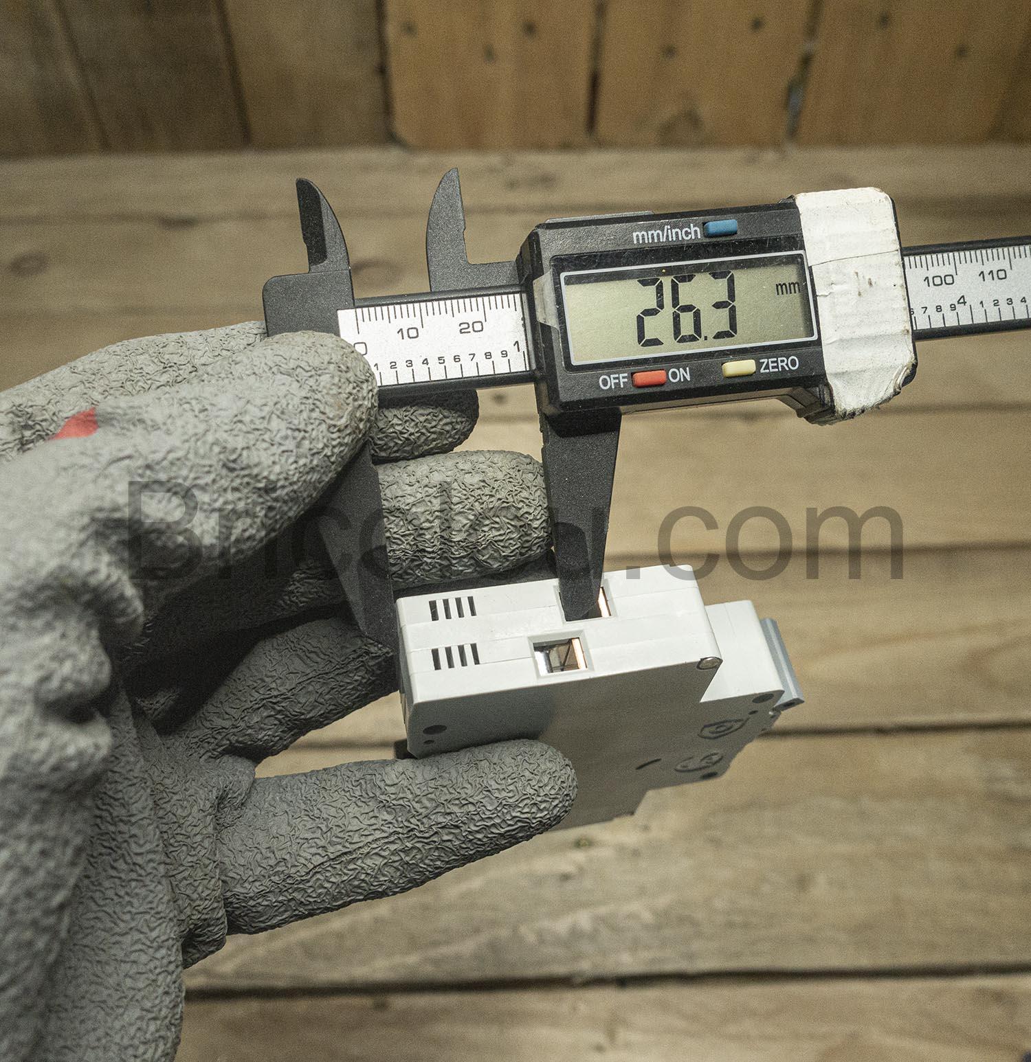 Disjoncteur Eaton 16A 4.5kA courbe C phase neutre PLG4 C161N FG Disjoncteur Eaton 16A 4.5kA courbe C phase neutre PLG4-C161N F&G