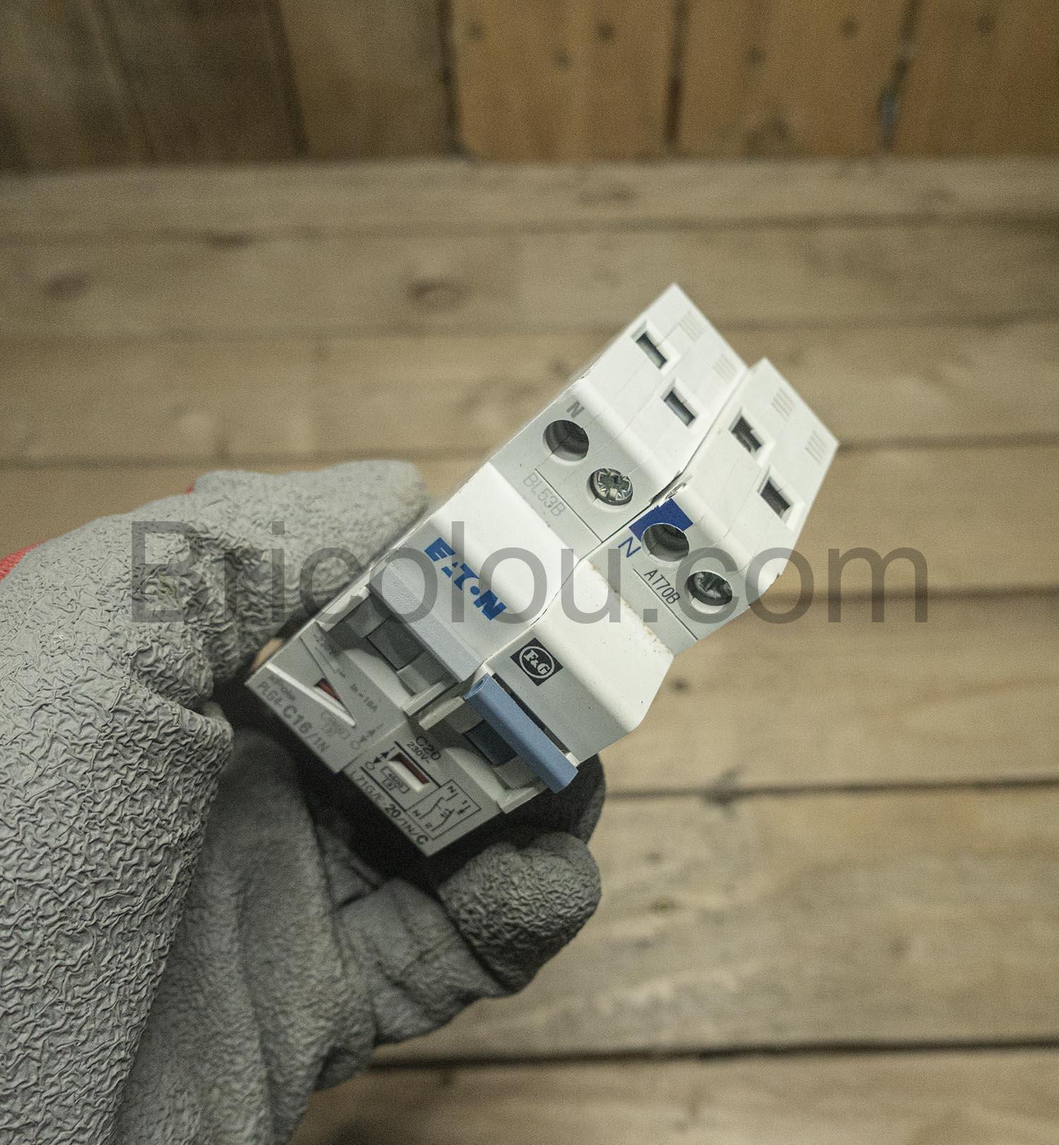 Disjoncteur Eaton 16A 4.5kA courbe C phase neutre PLG4 C161N L71GE 161NC Disjoncteur Eaton 16A 4.5kA courbe C phase neutre PLG4-C161N L71GE-161NC