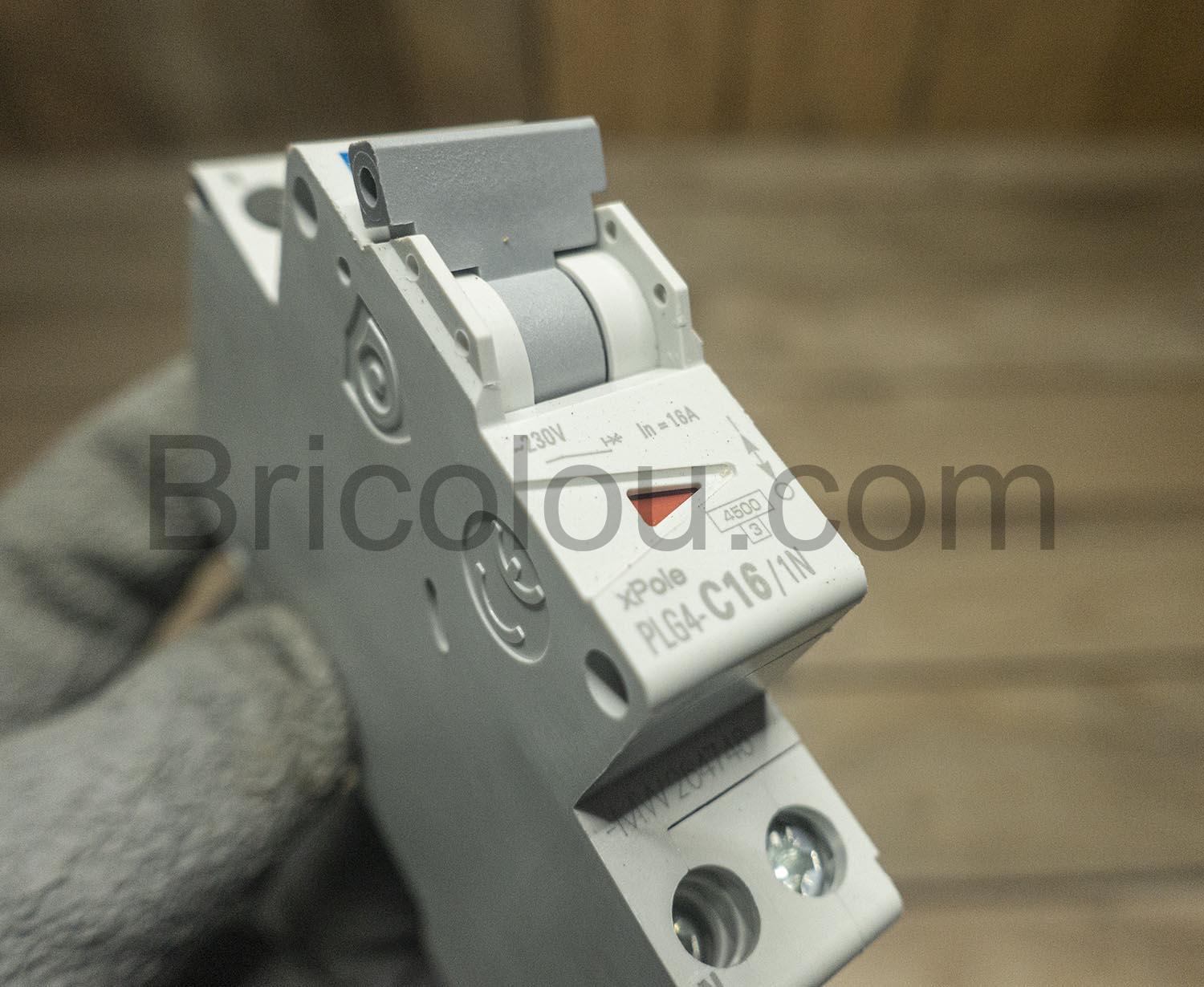 Disjoncteur Eaton 16A 4.5kA phase neutre PLG4 C161N FG L71GE 161NC Disjoncteur Eaton 16A 4.5kA phase neutre PLG4-C161N F&G L71GE-161NC