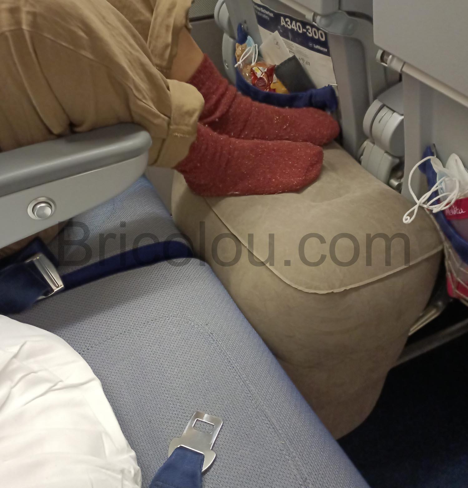 Oreiller repose pieds gonflable WADEO avion A340 Oreiller repose-pieds gonflable WADEO avion A340