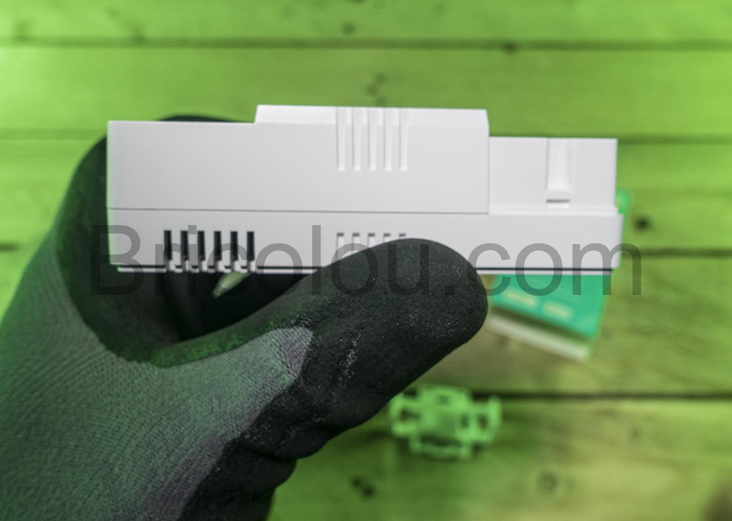 SONOFF POW Elite Interrupteur Connecte WiFi Mesure Consommation Electrique cote SONOFF POW Elite Interrupteur Connecté WiFi Mesure Consommation Electrique cote