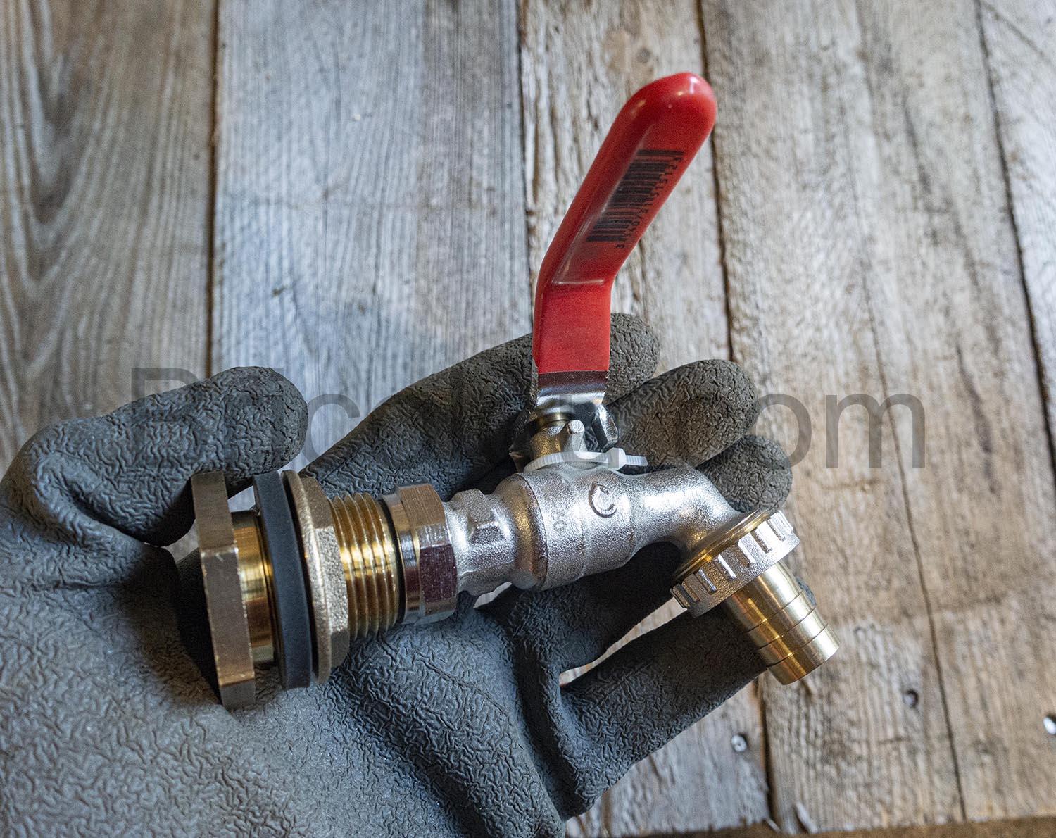 Somatherm Kit robinet cuve eau Pluie Orientable cote 1 Somatherm Kit robinet cuve eau Pluie Orientable cote