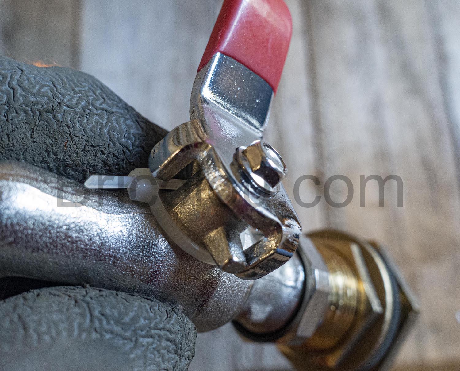 Somatherm Kit robinet cuve eau Pluie Orientable manette 1 Somatherm Kit robinet cuve eau Pluie Orientable manette