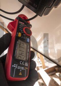 UNI T UT210E Mini Pince Amperemetrique Numerique Multimetre solaire UNI-T UT210E Mini Pince Ampèremétrique Numérique Multimètre solaire