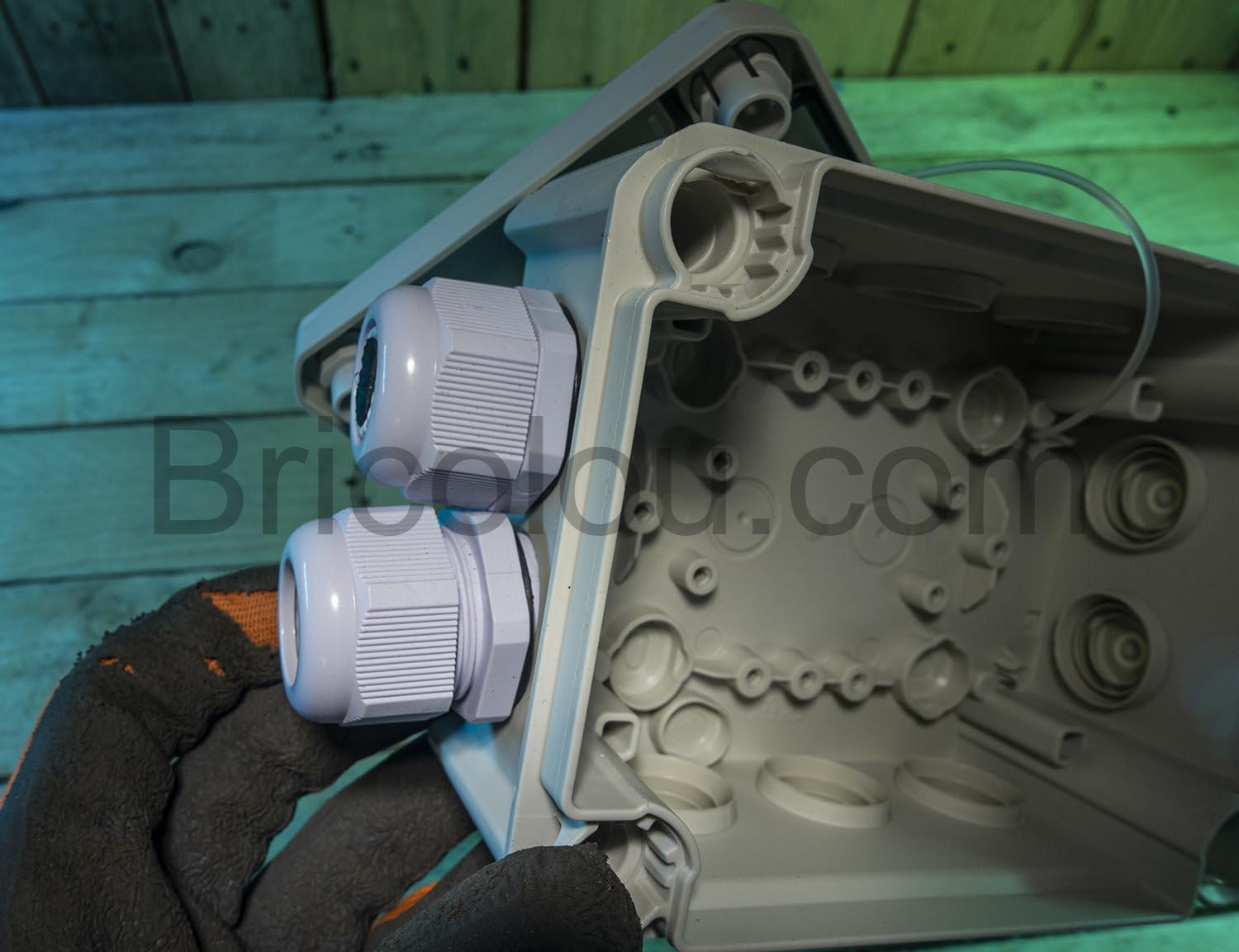 OBO T100 BETTERMANN Boite de derivation etanche IP66 trop proche OBO T100 BETTERMANN Boîte de dérivation étanche IP66 trop proche