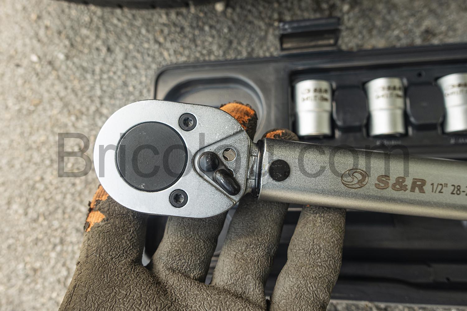 SR Cle Dynamometrique 28 210 Nm Cliquet Reversible S&R Clé Dynamométrique 28-210 Nm Cliquet Réversible