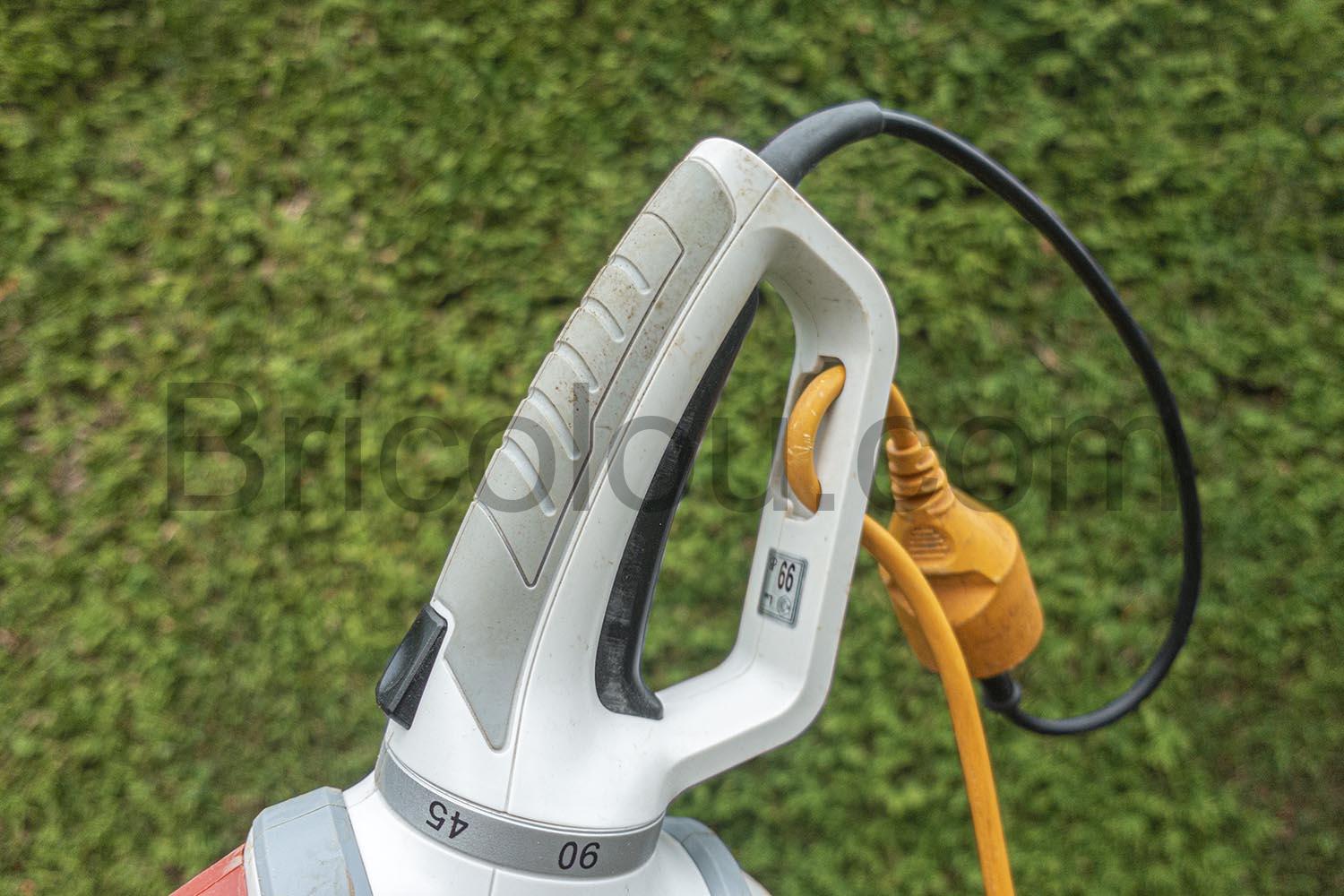 Taille haie electrique IKRA IHS 650 55cm 650W bloque prise Taille haie électrique IKRA IHS 650 55cm 650W bloque prise