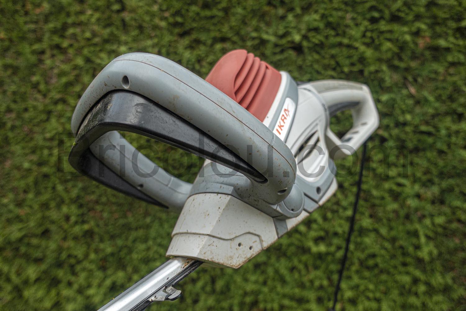 Taille haie electrique IKRA IHS 650 55cm 650W securite Taille haie électrique IKRA IHS 650 55cm 650W sécurité