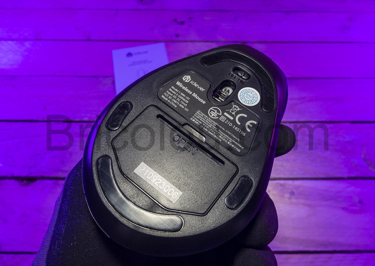 iClever souris ergonomique verticale sans fil WM 101 dessous iClever souris ergonomique verticale sans fil WM-101 dessous