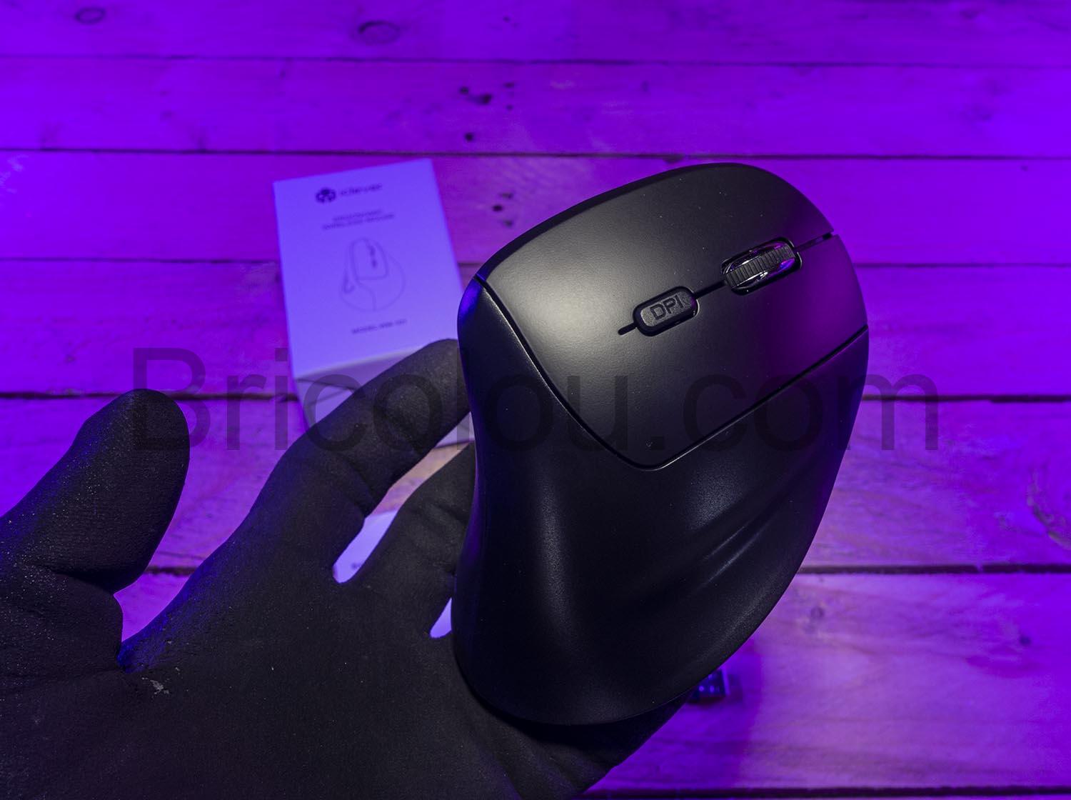 iClever souris ergonomique verticale sans fil WM 101 dessus iClever souris ergonomique verticale sans fil WM-101 dessus