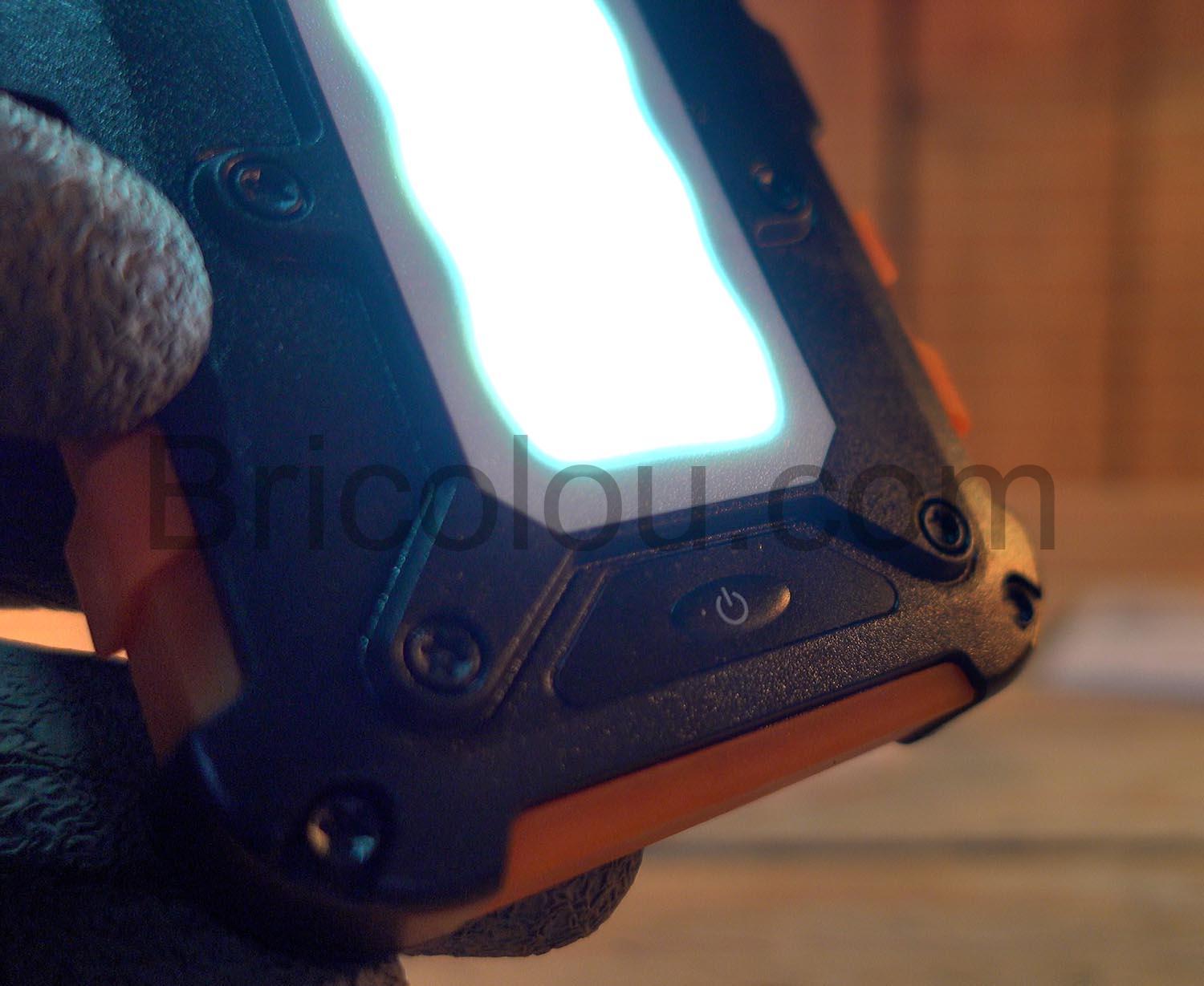 Batterie Externe Solaire 20Ah PD15W USB C Chargeur LED Waterproof WOWMVP bouton Batterie Externe Solaire 20Ah PD15W USB C Chargeur LED Waterproof WOWMVP bouton