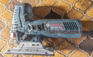 Bosch Professional scie sauteuse GST 160 coté