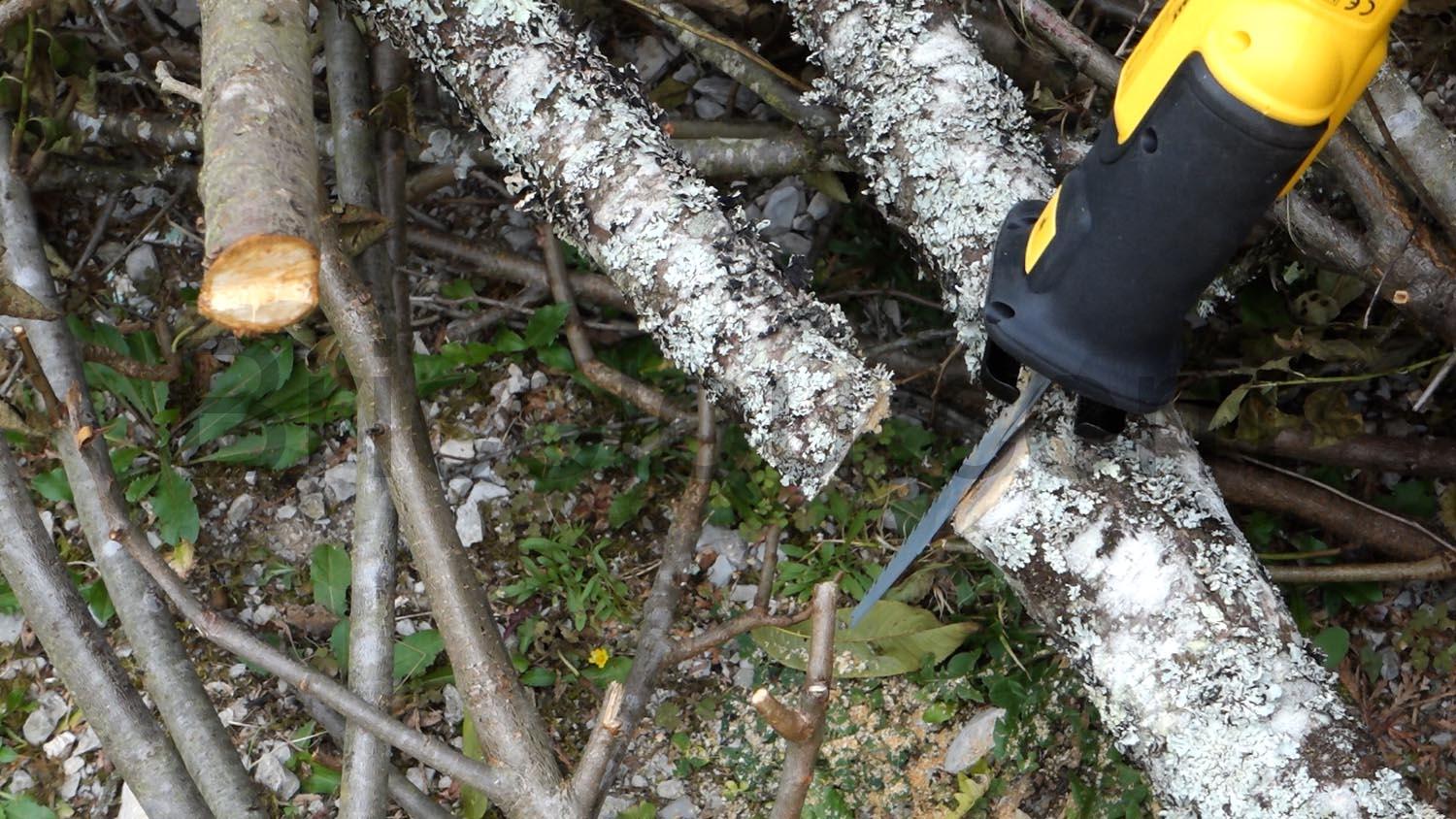 DeWalt DCS310N XJ Scie sabre Sans fil batterie 108 V bois DeWalt DCS310N-XJ Scie sabre Sans fil batterie 10,8 V bois