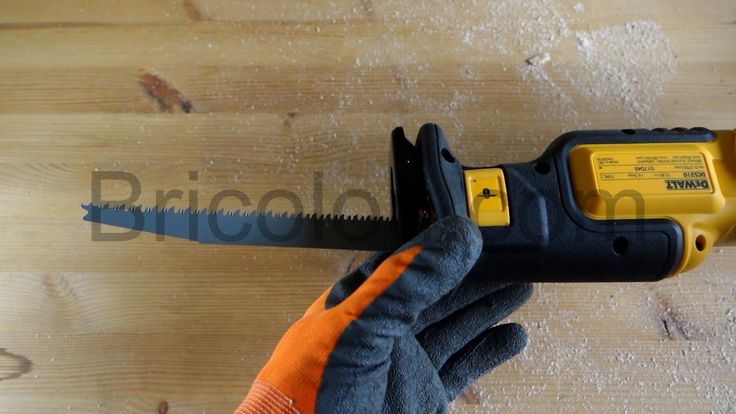 DeWalt DCS310N XJ Scie sabre Sans fil batterie 108 V lame DeWalt DCS310N-XJ Scie sabre Sans fil batterie 10,8 V lame