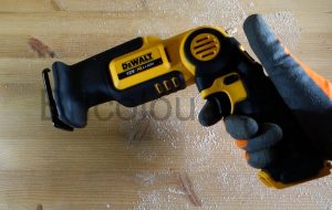 DeWalt DCS310N-XJ Scie sabre Sans fil batterie 10,8 V poignée