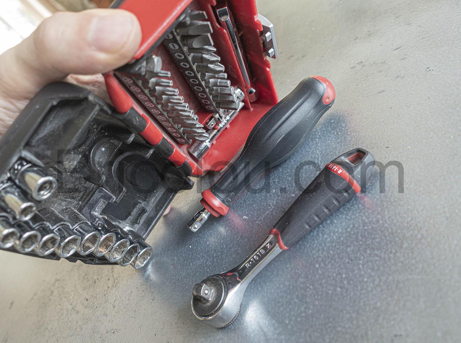 Facom nano Coffret cliquets embouts tournevis R2NANOPB renverse Facom nano Coffret cliquets embouts tournevis R2NANOPB renversé