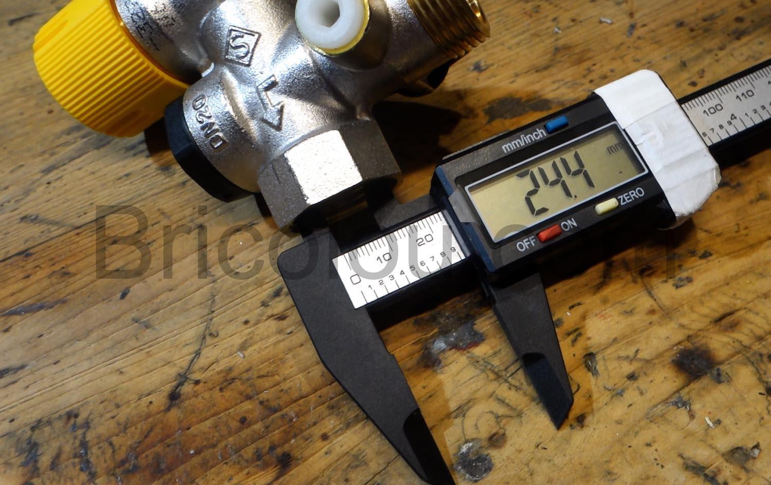 Somatherm C32700 Groupe securite droit jaune pour cumulus calcaire Somatherm C32700 Groupe sécurité droit jaune pour cumulus calcaire