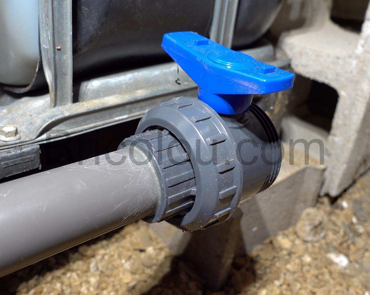 Vannes Interplast 40mm a coller double union demontable 4cm 40 mm PN16 PVC cuve Vannes Interplast 40mm à coller double union démontable 4cm 40 mm PN16 PVC cuve