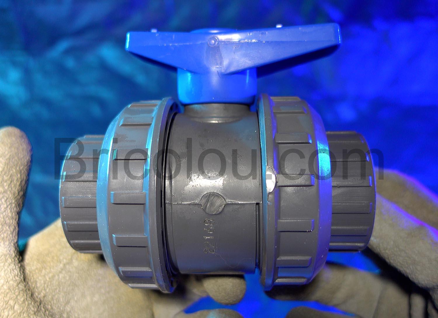 Vannes Interplast 40mm a coller double union demontable 4cm 40 mm PN16 PVC pluie Vannes Interplast 40mm à coller double union démontable 4cm 40 mm PN16 PVC pluie