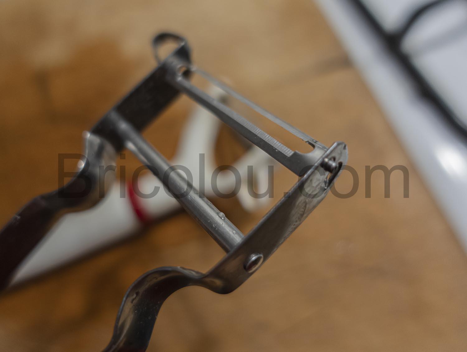 Victorinox econome epluche legumes Star Peeler Inox barre Victorinox économe épluche légumes Star Peeler Inox barre