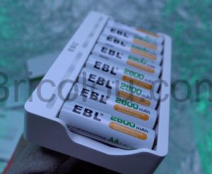 EBL Piles Rechargeables AA 2800mAh Ni-MH Chargeur Rapide Individuel 9010 USB alignée