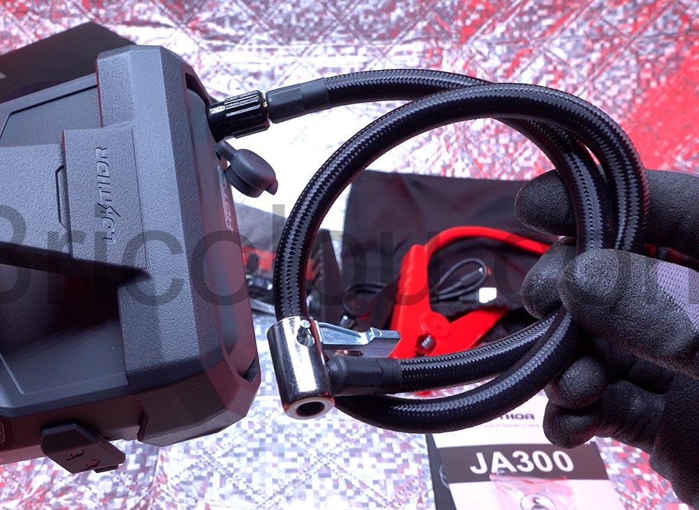 Booster de batterie Lokithor JA300 avec lampe et gonfleur intégré