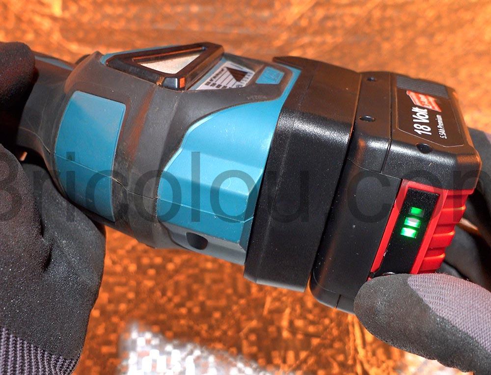 Adaptateur batterie convertisseur d Bosch 18V BAT Makita 18VBL18 chargee Adaptateur batterie convertisseur d Bosch 18V BAT Makita 18VBL18 chargée