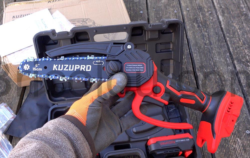 KUZUPRO Mini Tronconneuse elagueur Electrique Sans Fil Batterie 15cm KUZUPRO Mini Tronçonneuse élagueur Électrique Sans Fil Batterie 15cm