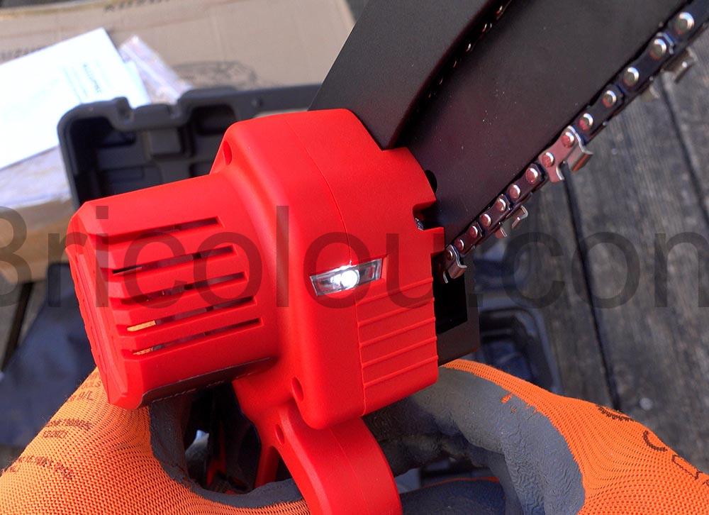 KUZUPRO Mini Tronconneuse elagueur Electrique Sans Fil Batterie allume KUZUPRO Mini Tronçonneuse élagueur Électrique Sans Fil Batterie allumé