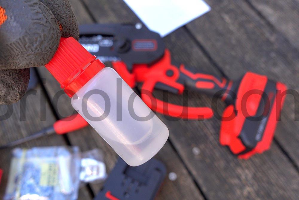 KUZUPRO Mini Tronconneuse elagueur Electrique Sans Fil Batterie huile KUZUPRO Mini Tronçonneuse élagueur Électrique Sans Fil Batterie huile