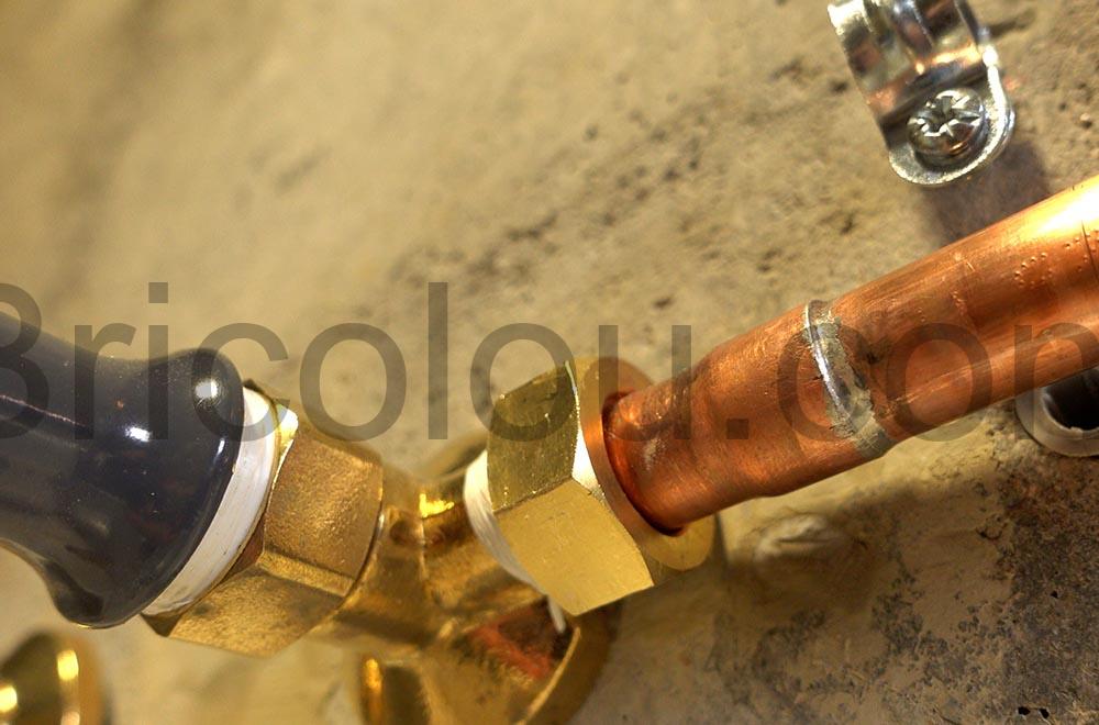 SOMATHERM FOR YOU Raccord cuivre droit souder tube cuivre O14 Ecrou tournant 15 21 robinet SOMATHERM FOR YOU Raccord cuivre droit souder tube cuivre Ø14 Ecrou tournant 15 21 robinet