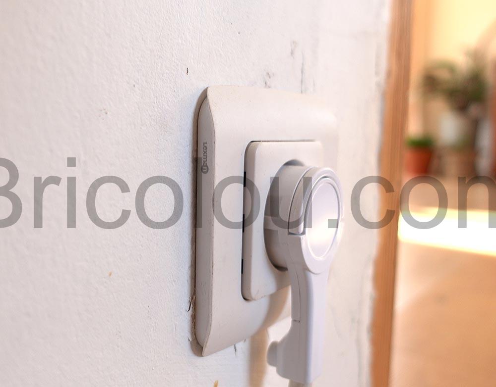 Zenitech Prise Fiche electrique male extra plate 16A branchee Zenitech Prise Fiche électrique mâle extra plate 16A branchée