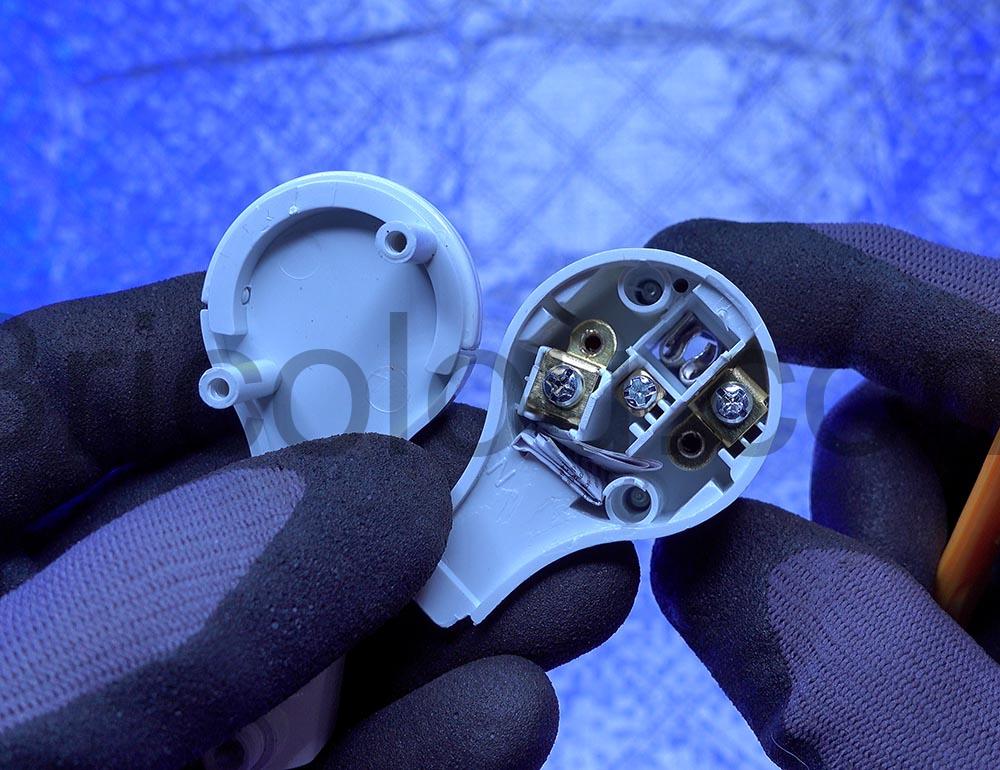 Zenitech Prise Fiche electrique male extra plate 16A cachee Zenitech Prise Fiche électrique mâle extra plate 16A cachée