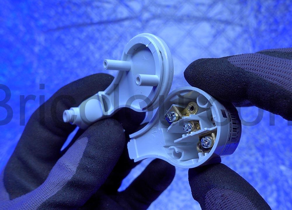 Zenitech Prise Fiche electrique male extra plate 16A cosse Zenitech Prise Fiche électrique mâle extra plate 16A cosse