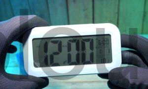 YIQI Horloge Réveil numérique Piles AAA Date température 24h